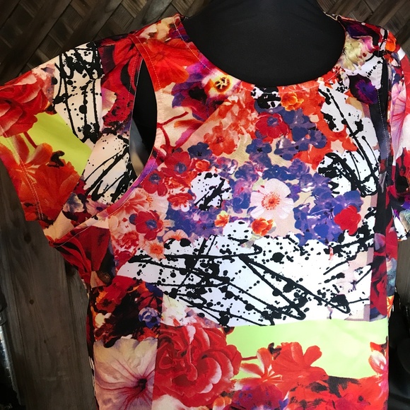 🦋 Floral Multicolored Top - Picture 2 of 10